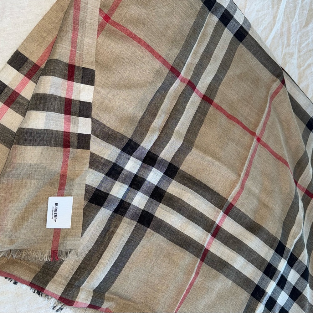 Burberry Tan Checkered Hat Classic Accessory - Picture 2 of 4